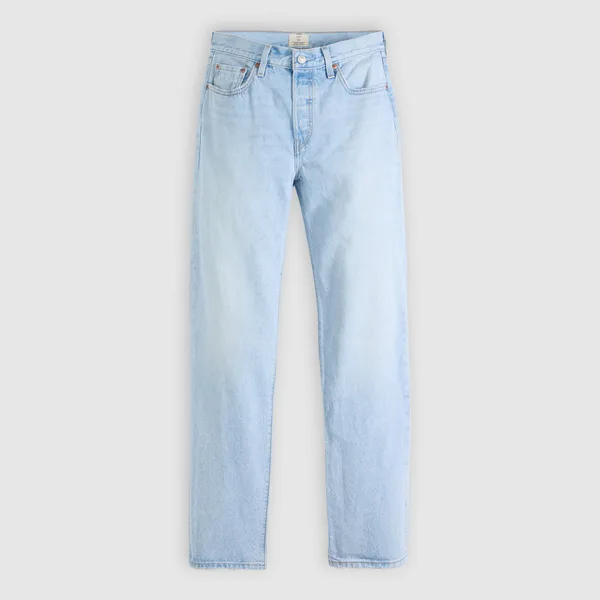 Светло-голубые джинсы Levi's без модели на светлом фоне