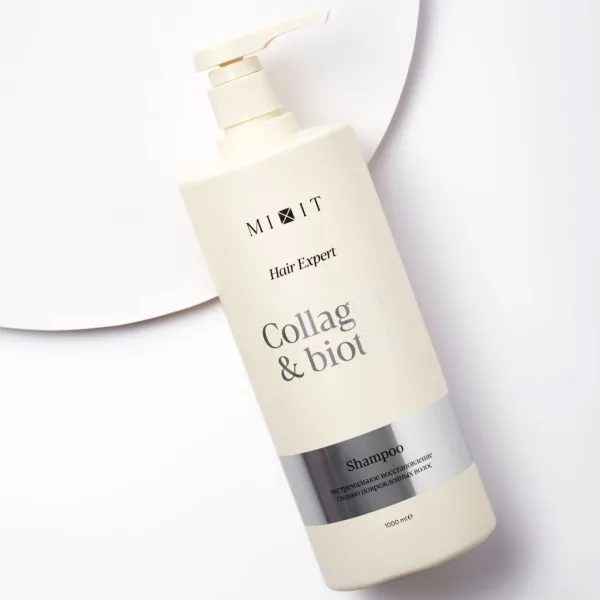 Флакон шампуня MIXIT Hair Expert лежит под углом на светлом фоне